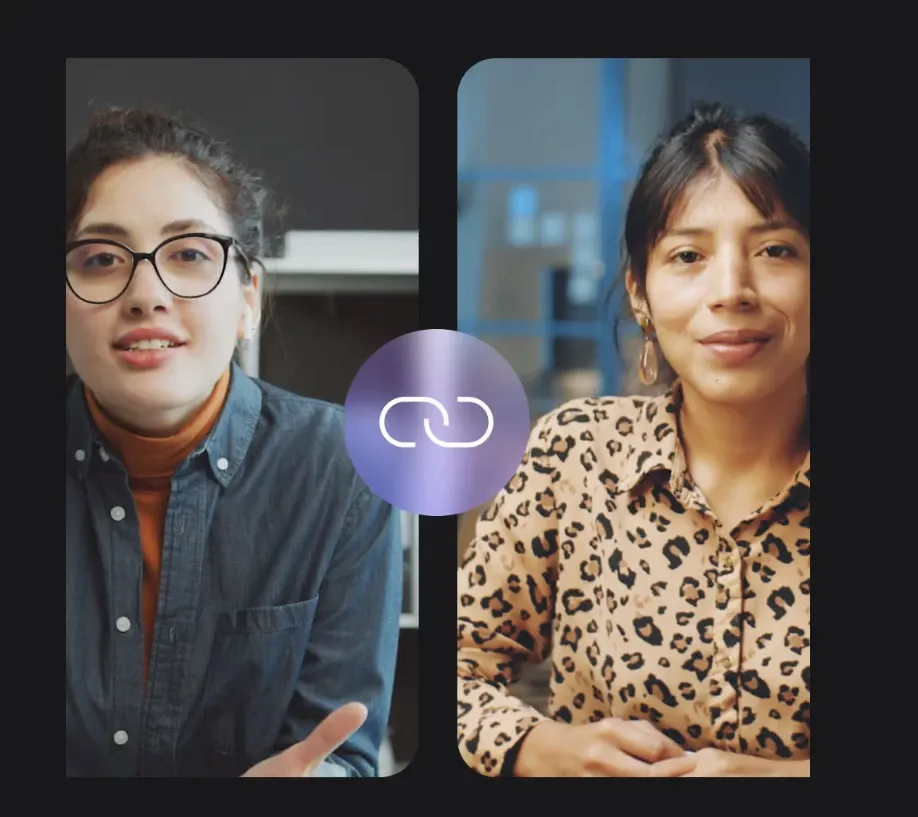 Ritratto a schermo diviso di due donne collegate da un'icona a catena sfumata di viola al centro, che rappresenta la collaborazione video o la condivisione di contenuti